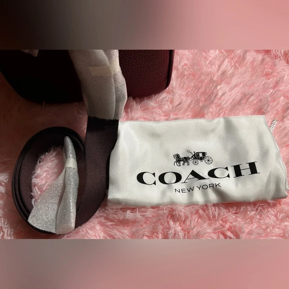 COACH GOTHAM DUFFLE 45/DARK RUBY - Picture 10 of 11